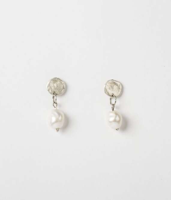 Pendientes perlas de rio zamak con baño de plata
