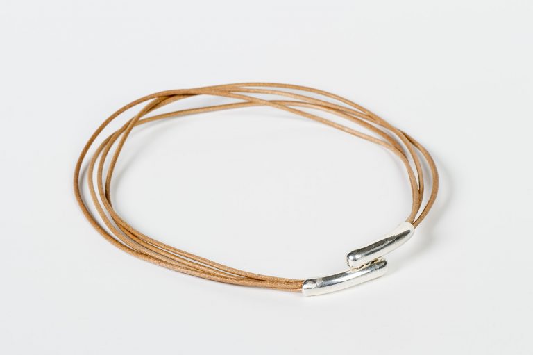 Assun, camel leather necklace